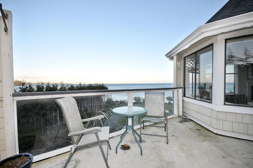 The Lodge At Weir'S Beach Metchosin ภายนอก รูปภาพ